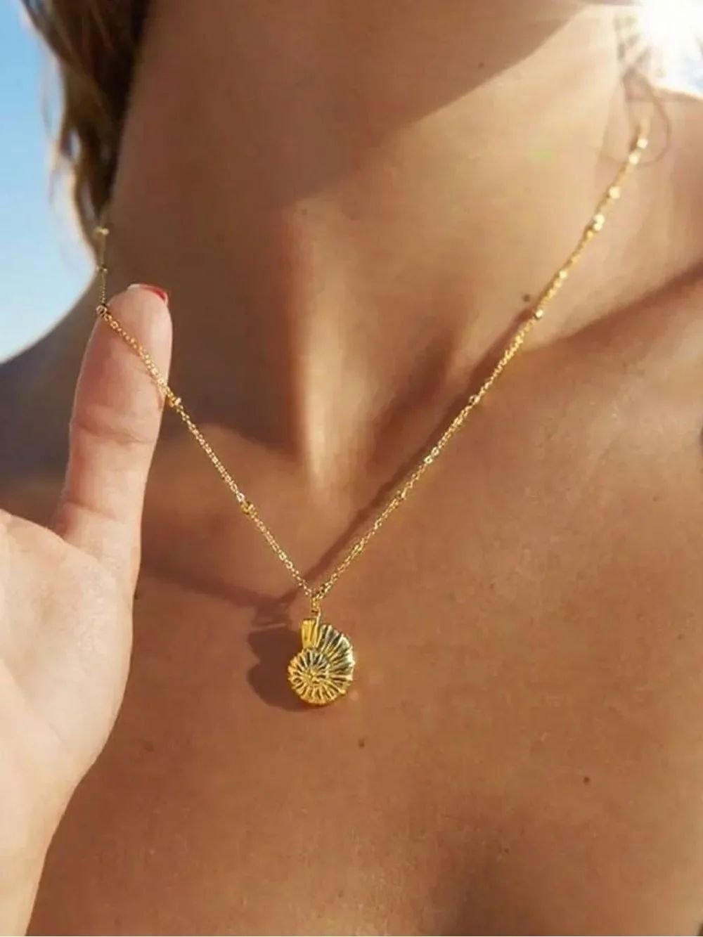 Gold Shell Pendant Necklace R708